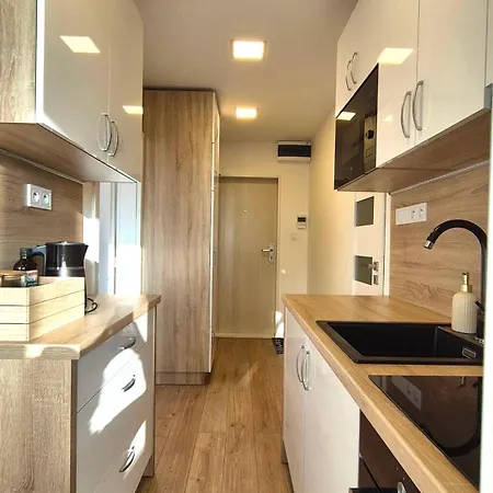 Skyview Apartment, Center 아파트